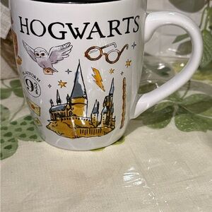 Silver Buffalo x Harry Potter -Hogwarts Themed Ceramic Mug - White and Gold